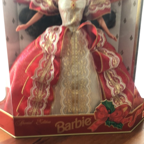 10th Anniversary Barbie Doll Happy Holidays 1997 - Picture 5 of 13